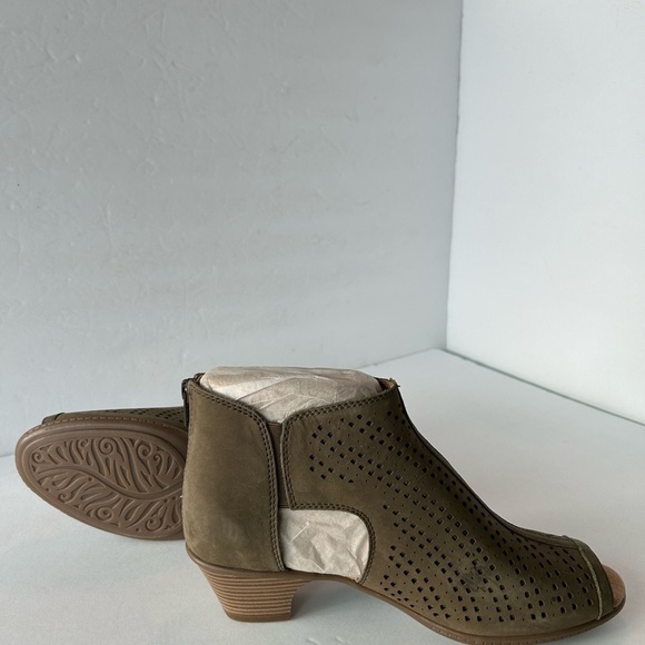 NIB Earth Origins Nubuck Olive Colored Leather Open Toe Booties - Picture 4 of 7